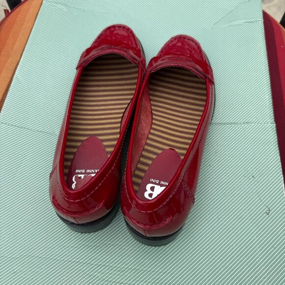 Gianni Bini Women's Red and Burgundy Loafers - Picture 3 of 5